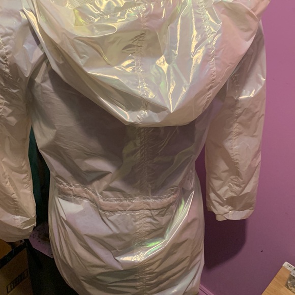 URBAN REPUBLIC
LITTLE GIRLS’ IRIDESCENT HOODED RAINCOAT - Picture 2 of 3